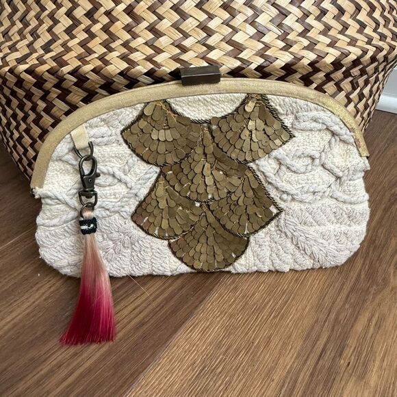 Anthropologie Jasper & Jeera Gilded Gold Fan Clutch - Picture 1 of 7